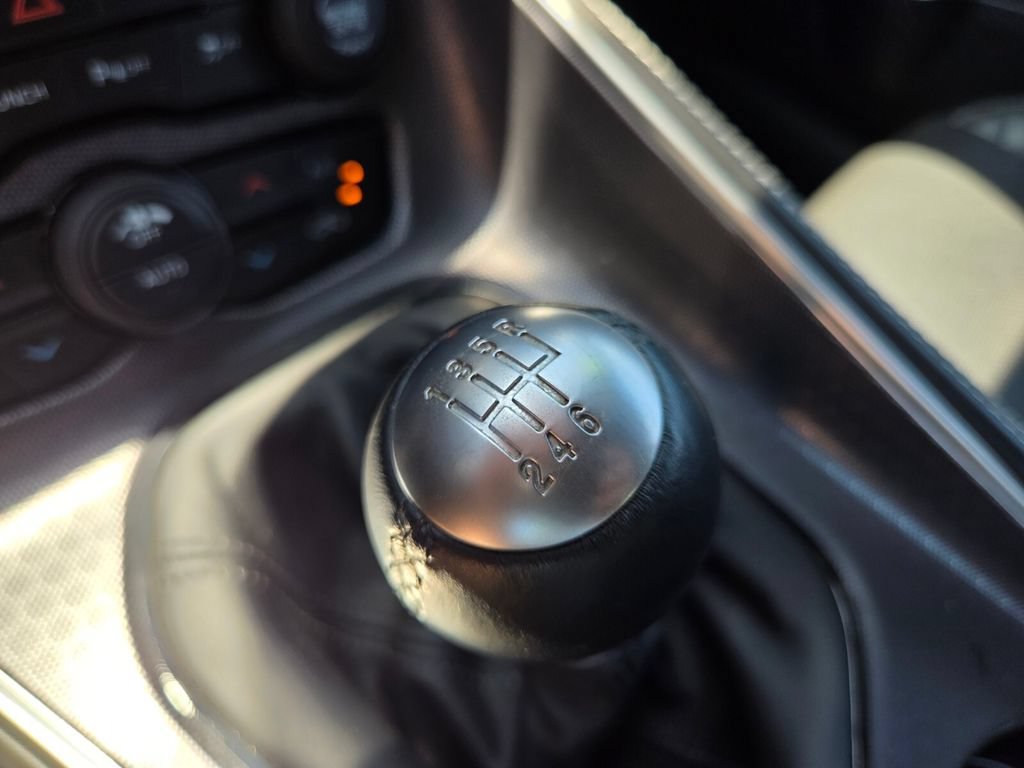 Used 2018 Dodge Challenger SRT RWD image 28