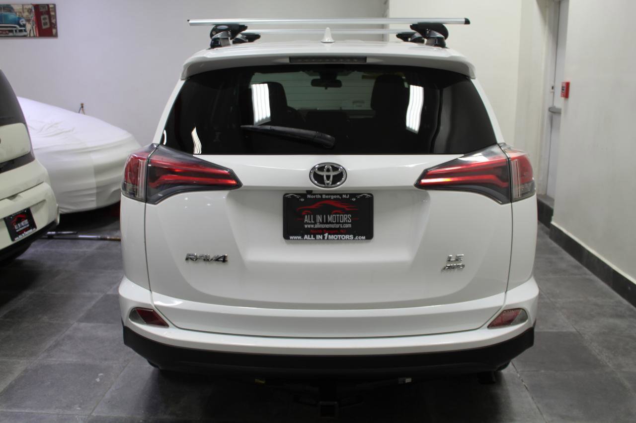 Used 2017 Toyota RAV4 LE image 5