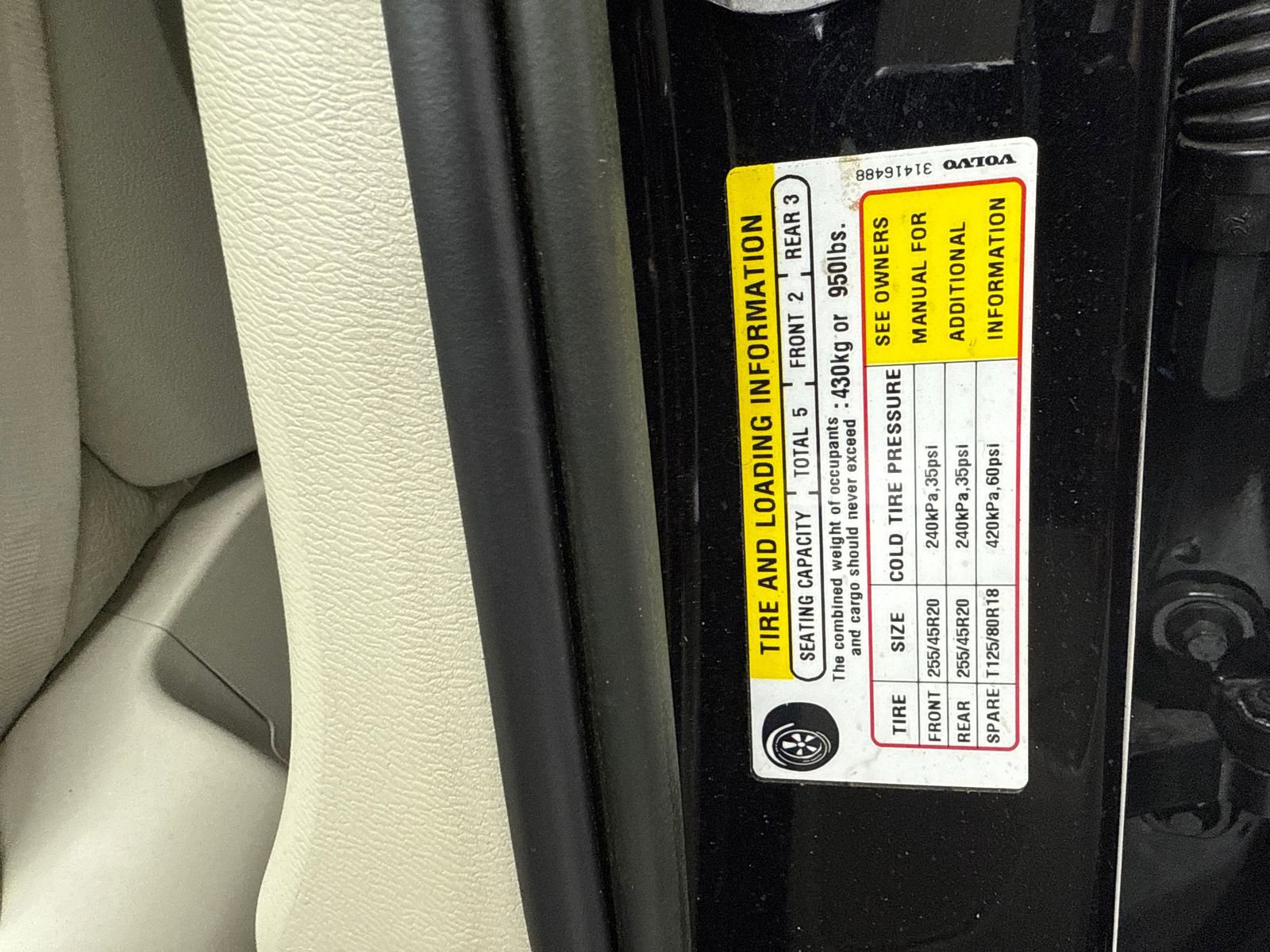 Used 2022 Volvo XC60 B5 Momentum w/ Protection Package Premier FWD image 53