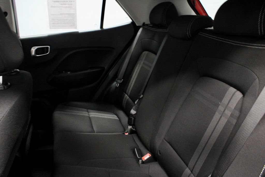 Used 2025 Hyundai Venue SEL FWD image 21