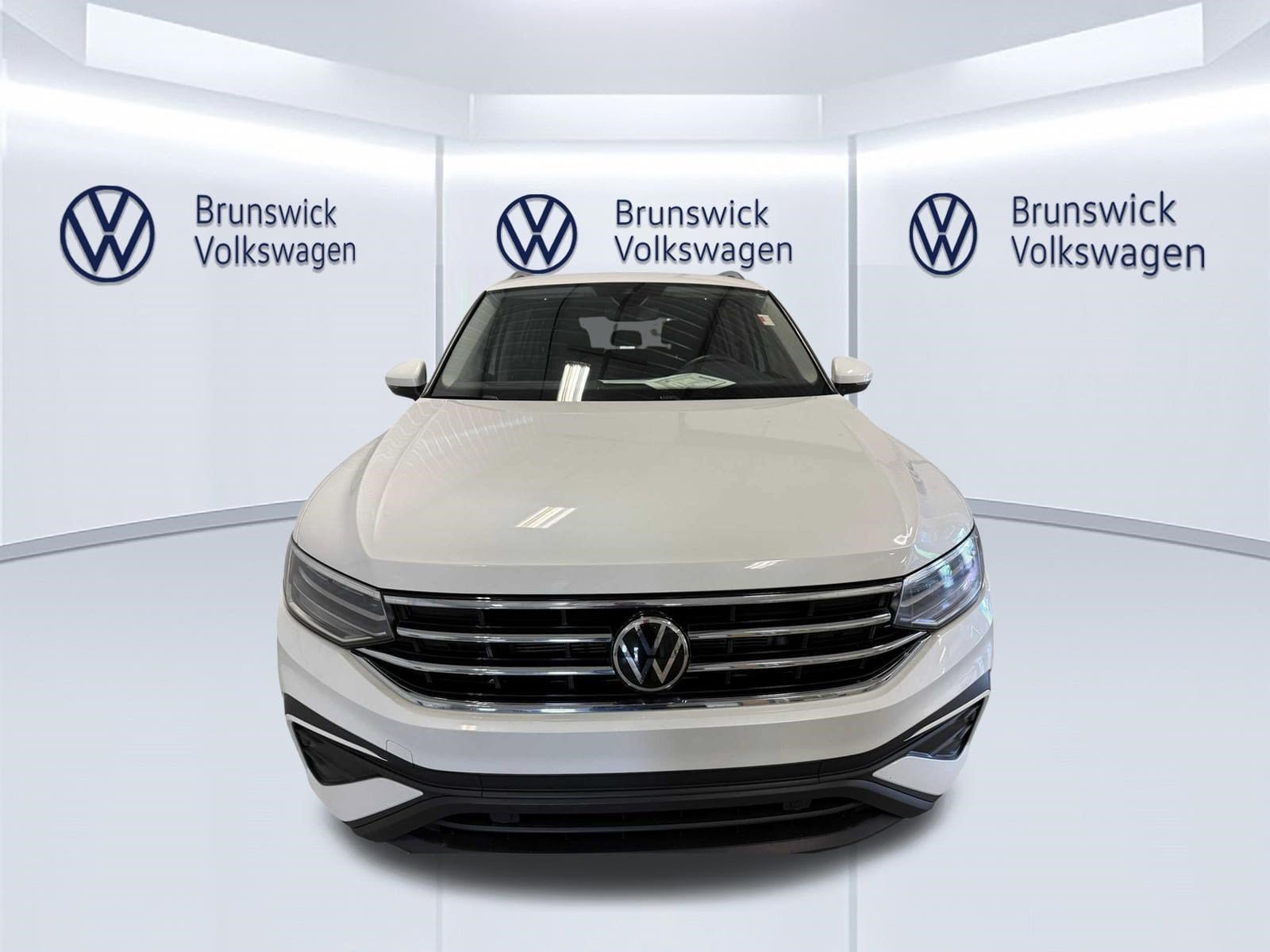 Certified 2023 Volkswagen Tiguan SE FWD image 3
