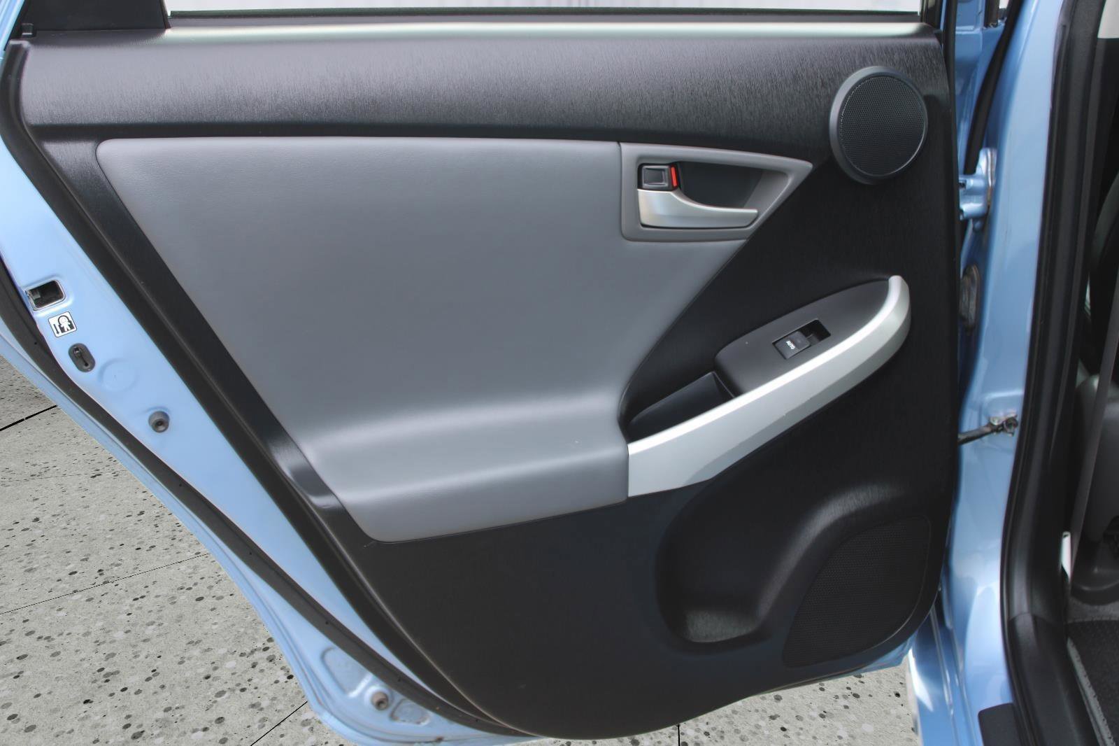 Used 2015 Toyota Prius Prime Advanced image 40