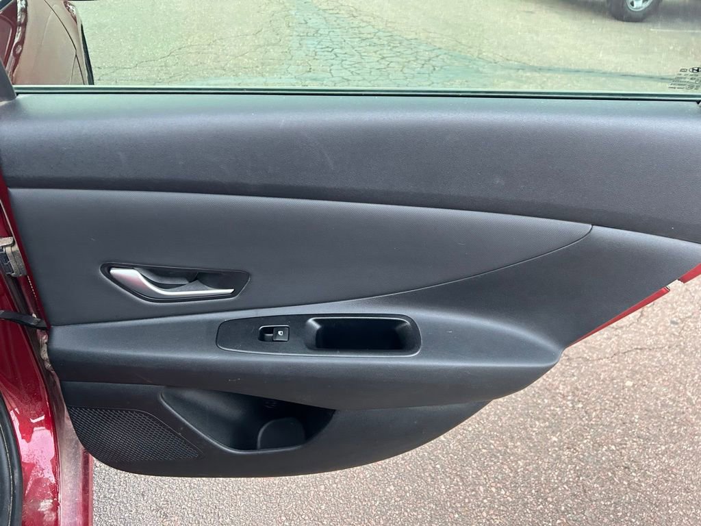 Used 2023 Hyundai Elantra Limited image 31