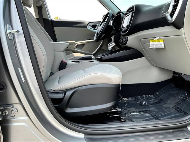 Certified 2025 Kia Soul LX w/ LX Technology Package FWD image 33