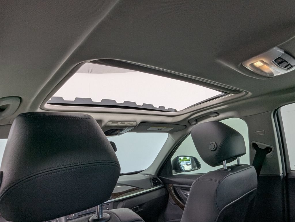 Used 2015 BMW 320i Sedan RWD image 26