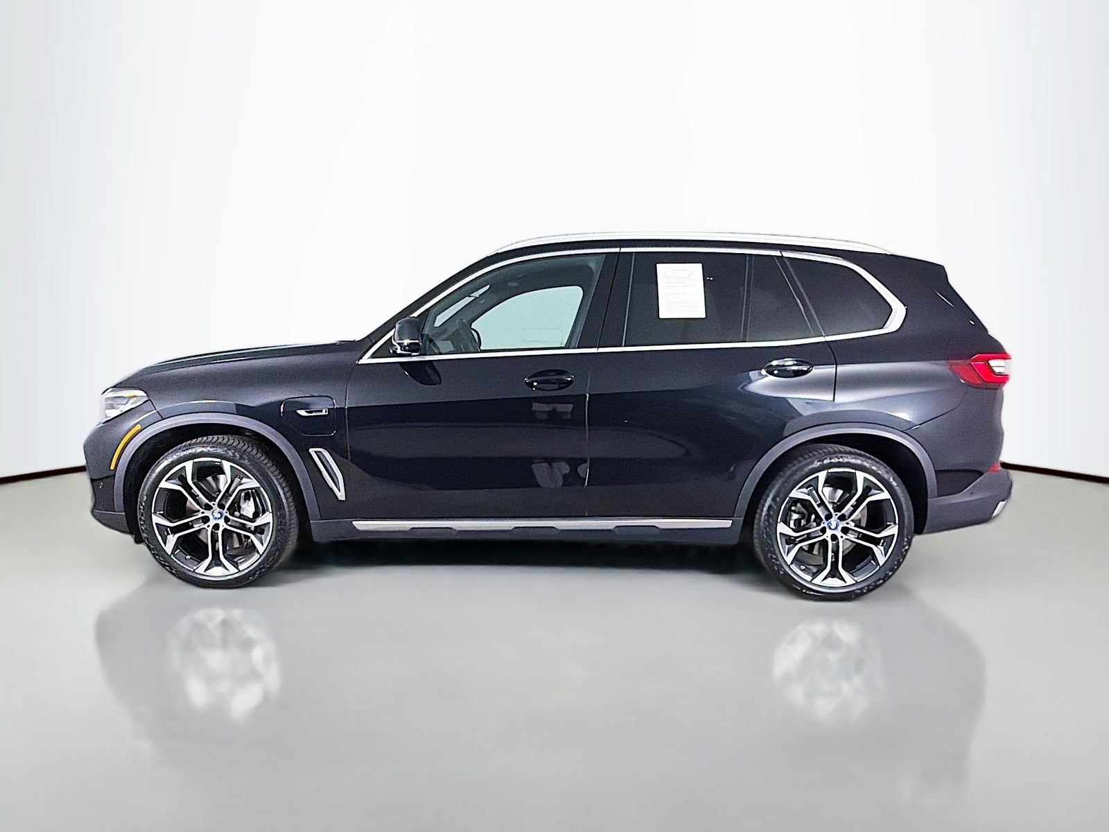 Certified 2023 BMW X5 xDrive45e w/ Parking Assistance Package AWD/4WD image 4