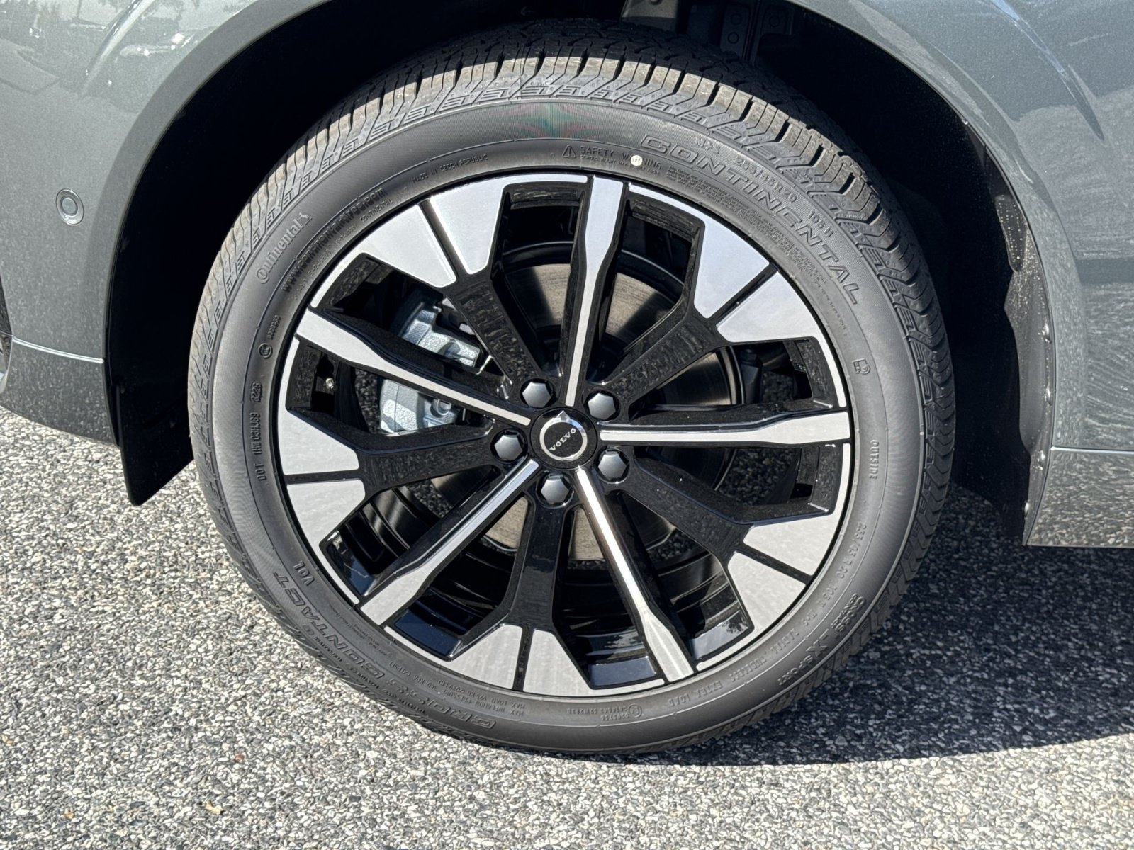 New 2027 Volvo XC60 B5 Plus AWD/4WD image 12
