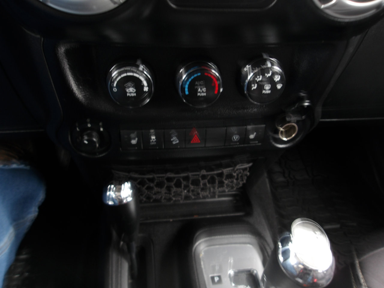 Used 2014 Jeep Wrangler Unlimited Sahara w/ Mopar Chrome Edition Group image 19