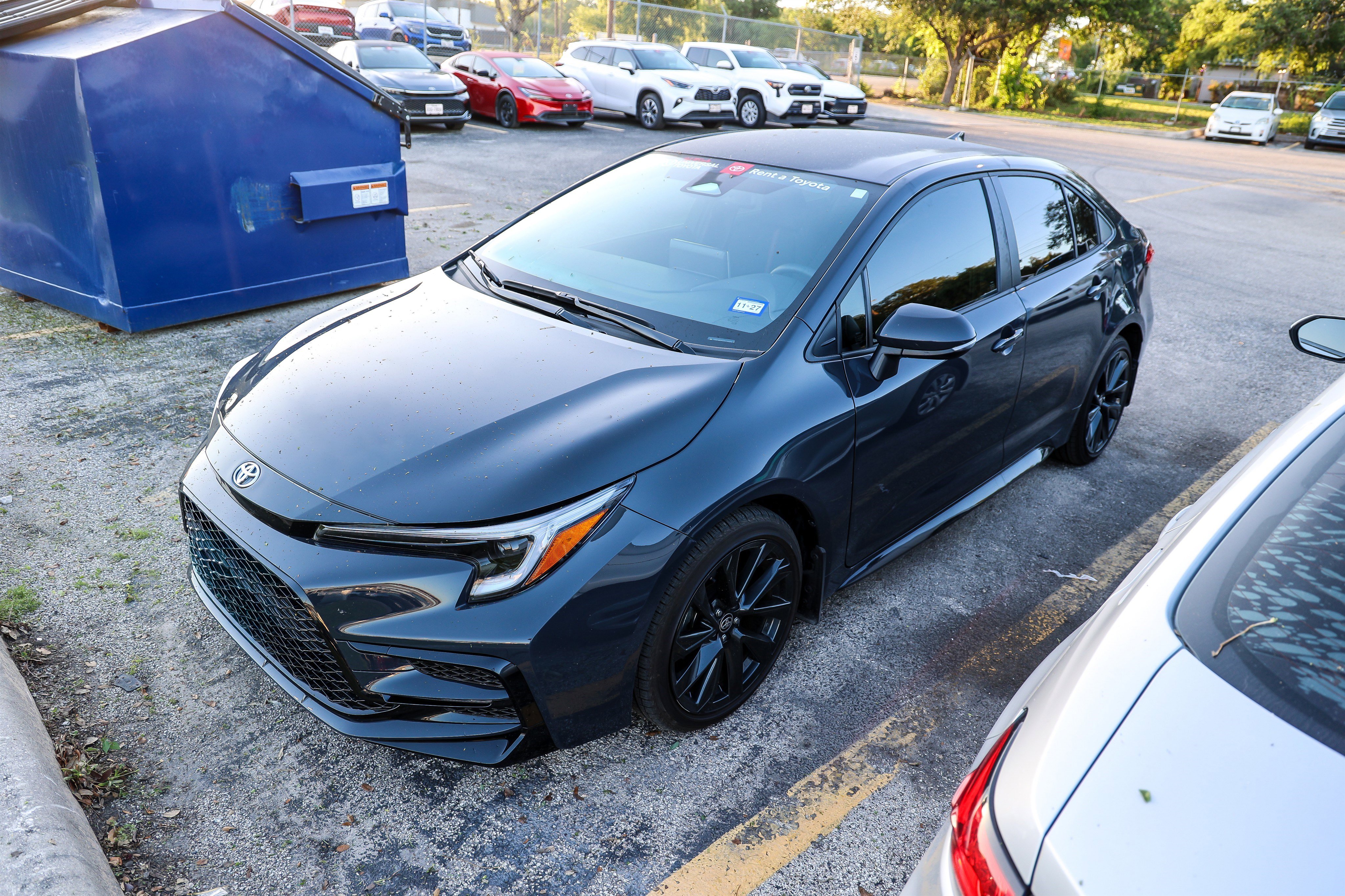 Used 2026 Toyota Corolla SE w/ SE Premium Package FWD image 3