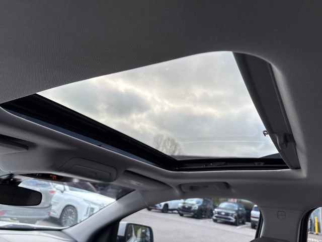 Used 2023 GMC Acadia SLE w/ Driver Convenience Package image 11