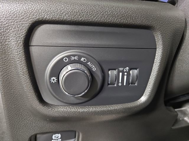 Used 2022 Jeep Grand Cherokee L Laredo image 28