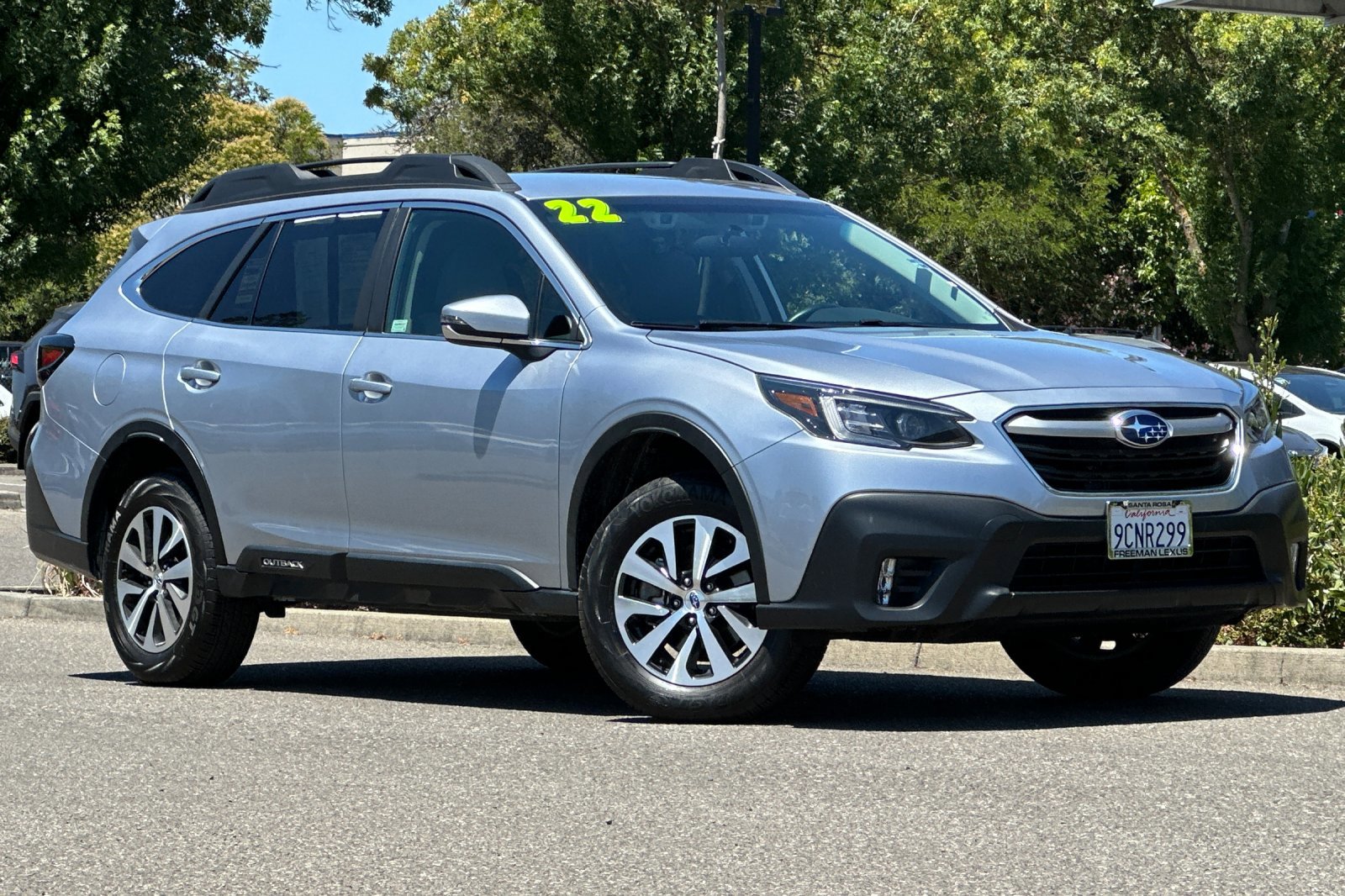 Used 2022 Subaru Outback Premium image 2