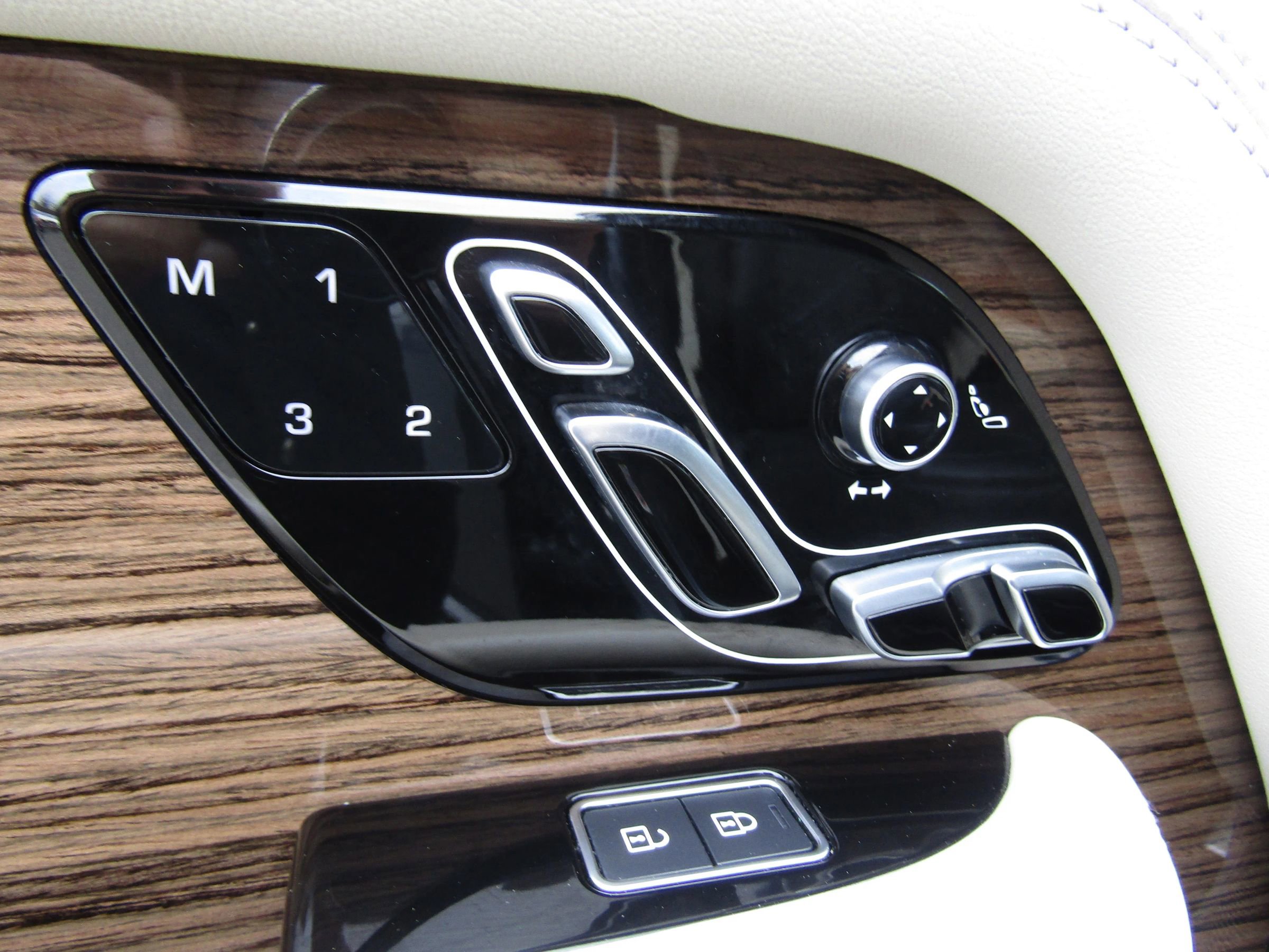 Used 2021 Land Rover Range Rover P525 Westminster Edition LWB image 26