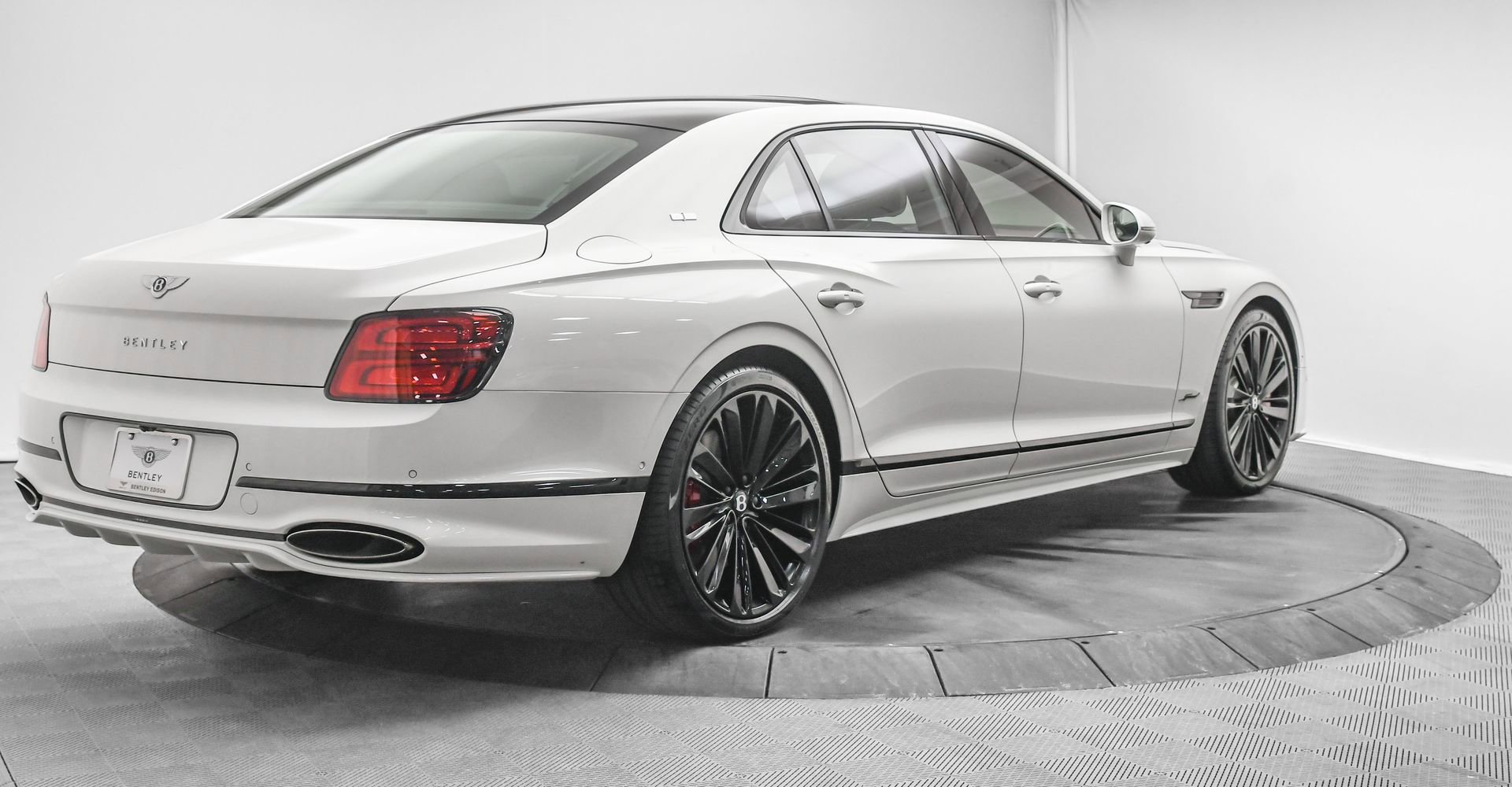 Used 2025 Bentley Flying Spur Plug-In Hybrid image 13