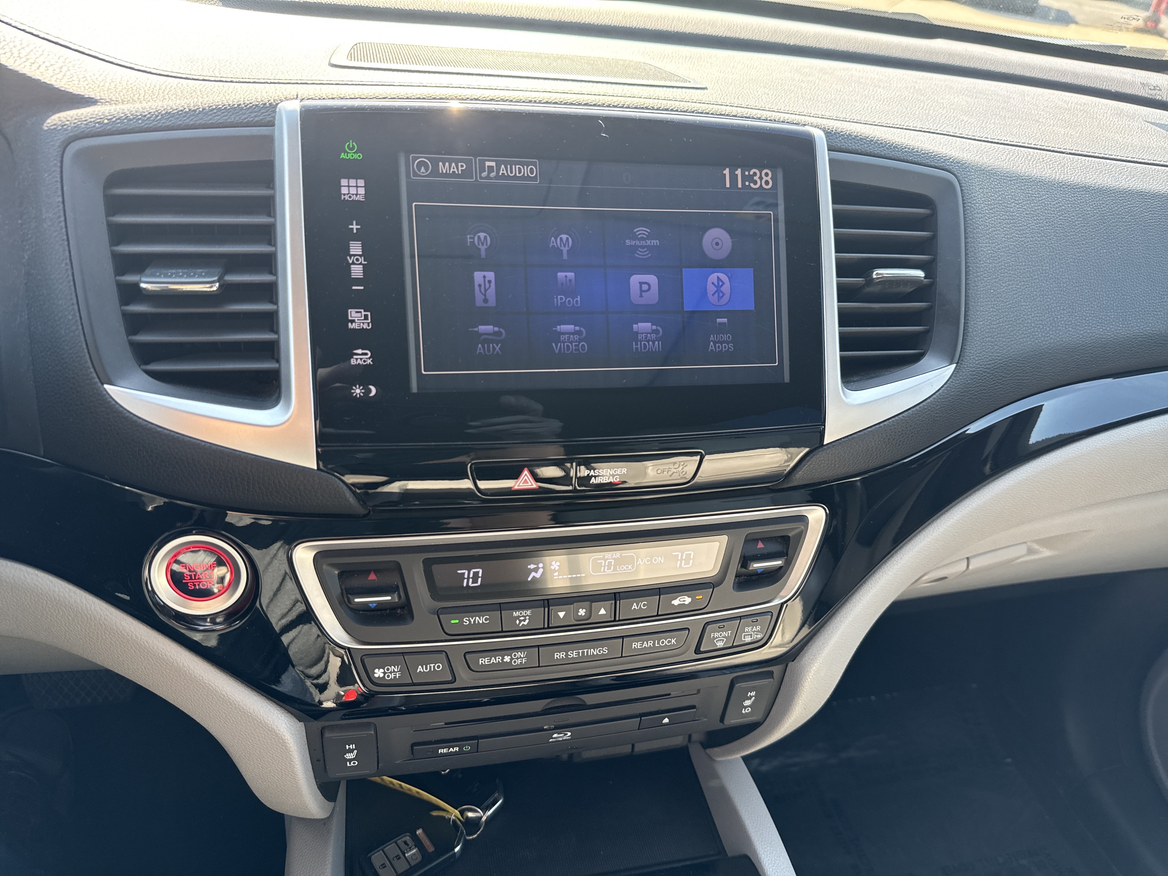 Used 2016 Honda Pilot Touring image 25