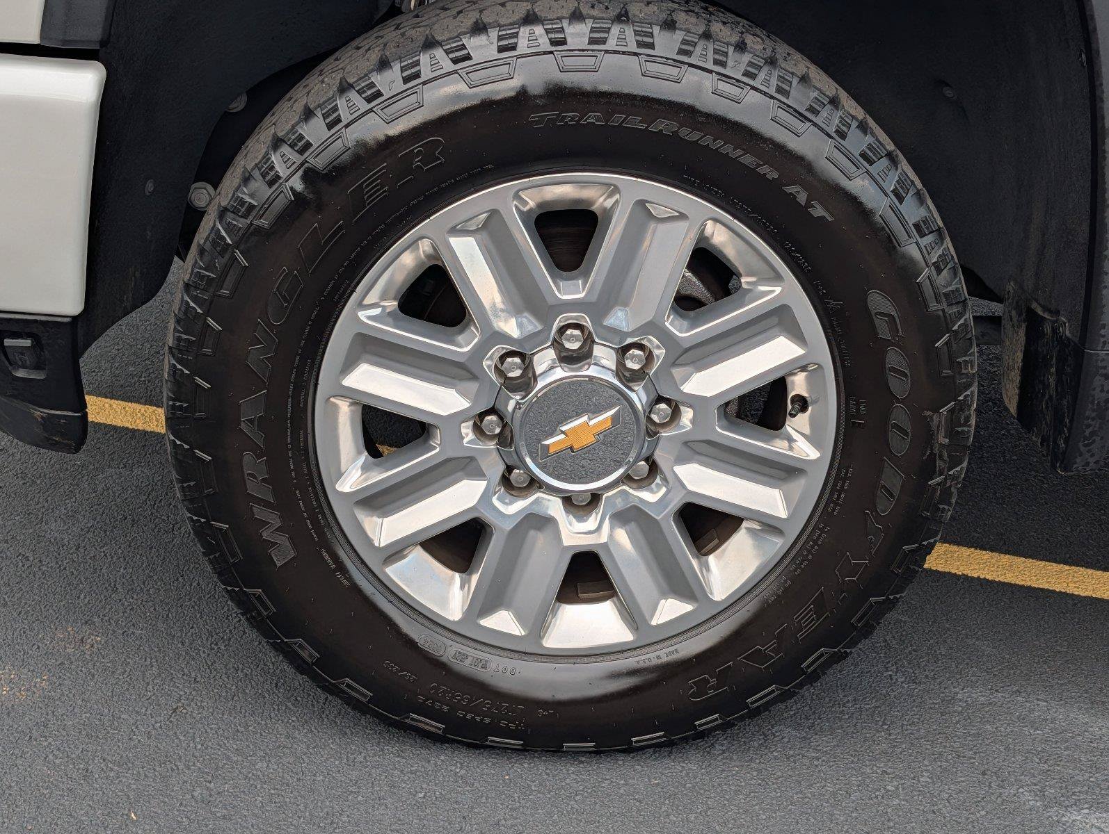 Used 2024 Chevrolet Silverado 2500 High Country AWD/4WD image 10