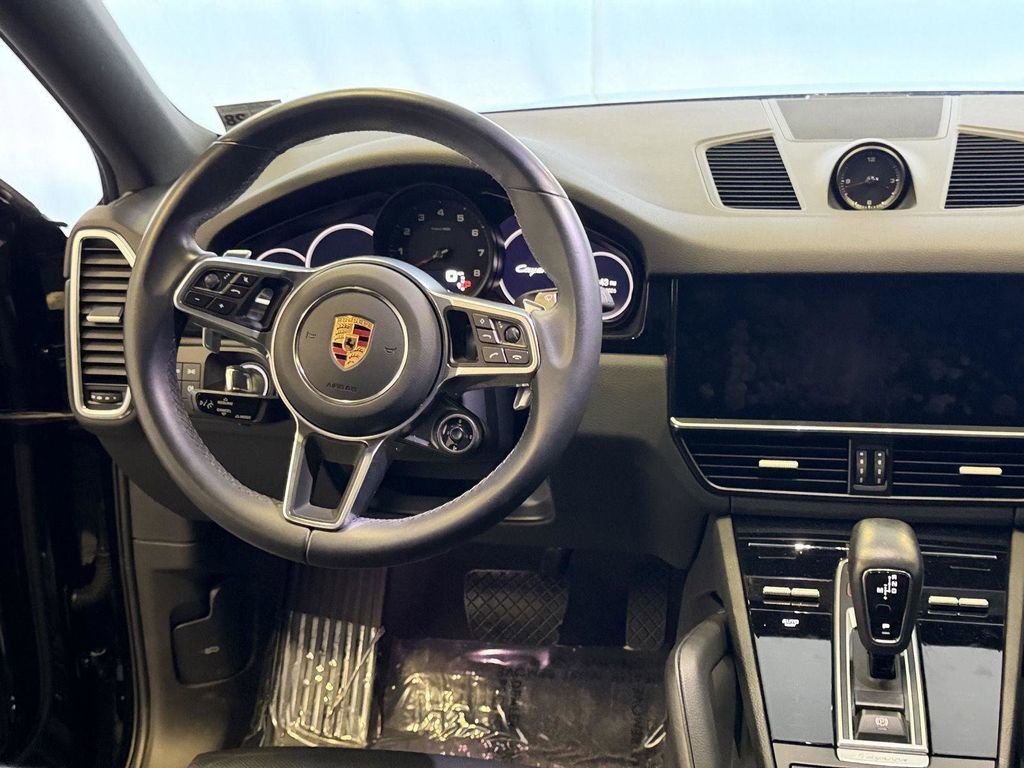 Used 2023 Porsche Cayenne Platinum Edition image 19