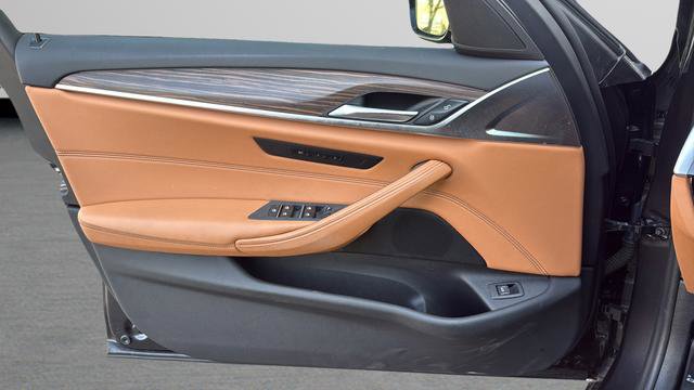 Used 2022 BMW 530i image 11