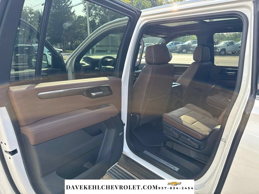 Used 2025 Chevrolet Suburban High Country AWD/4WD image 20