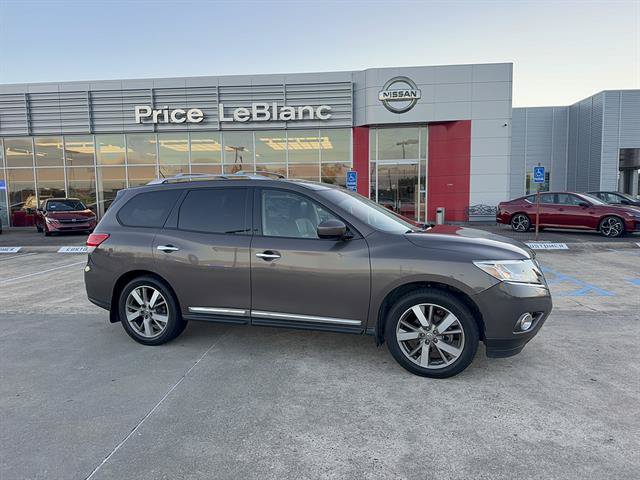 Used 2015 Nissan Pathfinder Platinum FWD image 2