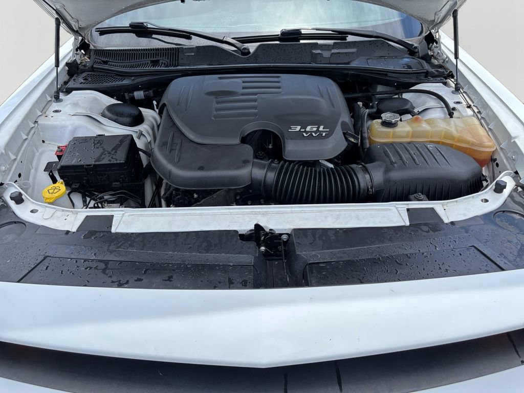 Used 2017 Dodge Challenger SXT RWD image 9