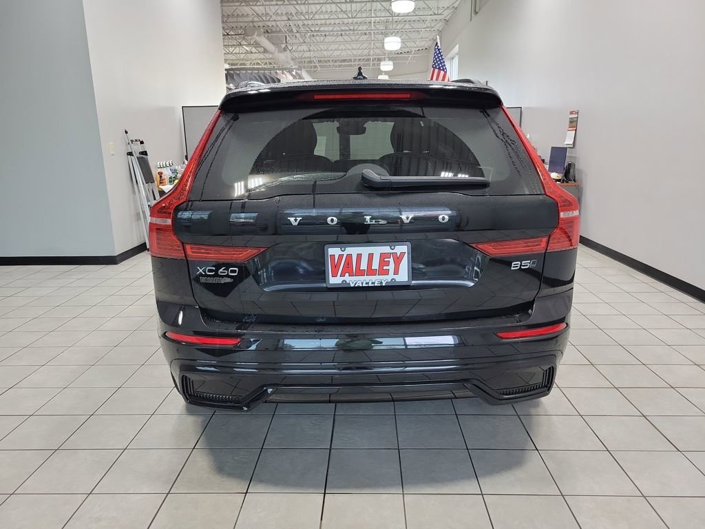 Used 2025 Volvo XC60 B5 Plus image 16