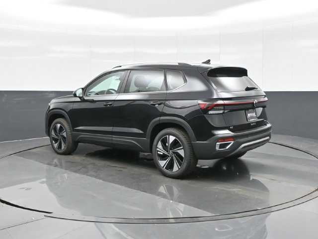 Used 2026 Volkswagen Taos SE w/ Panoramic Sunroof Package AWD/4WD image 5