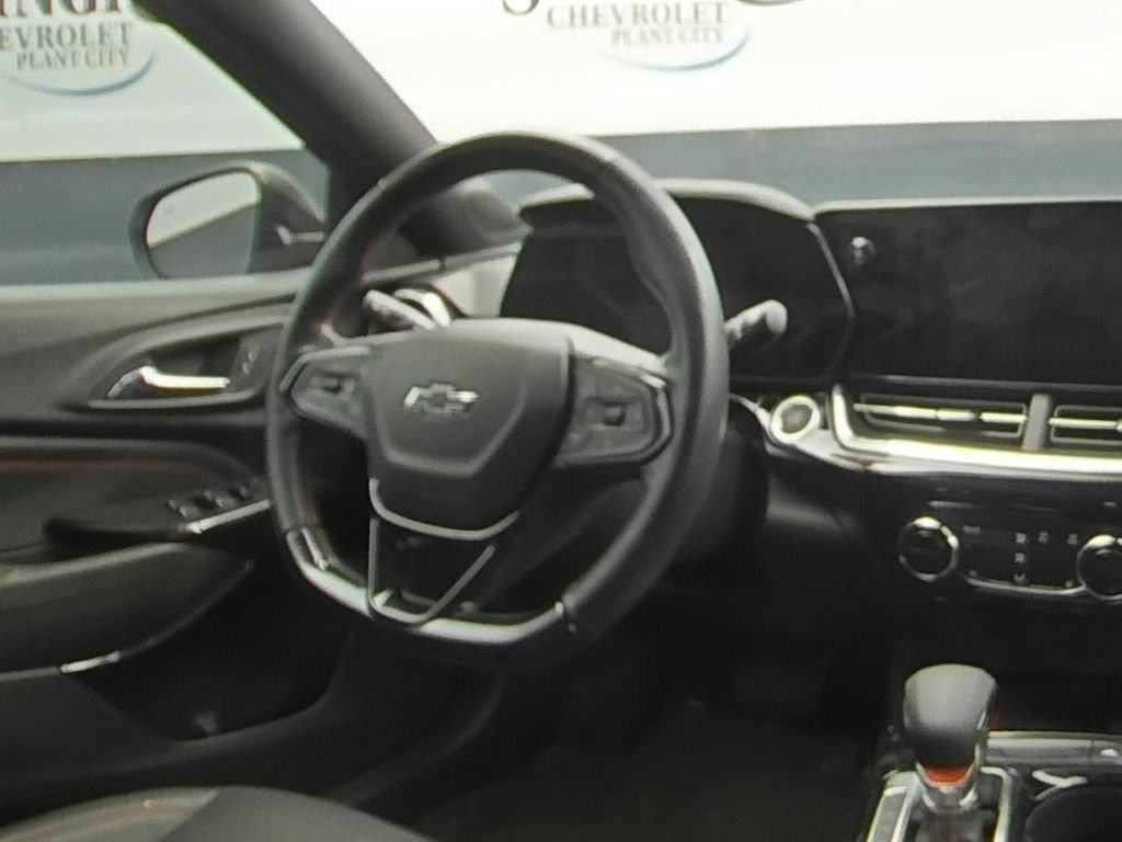 Used 2024 Chevrolet Trax RS w/ Sunroof Package FWD image 16