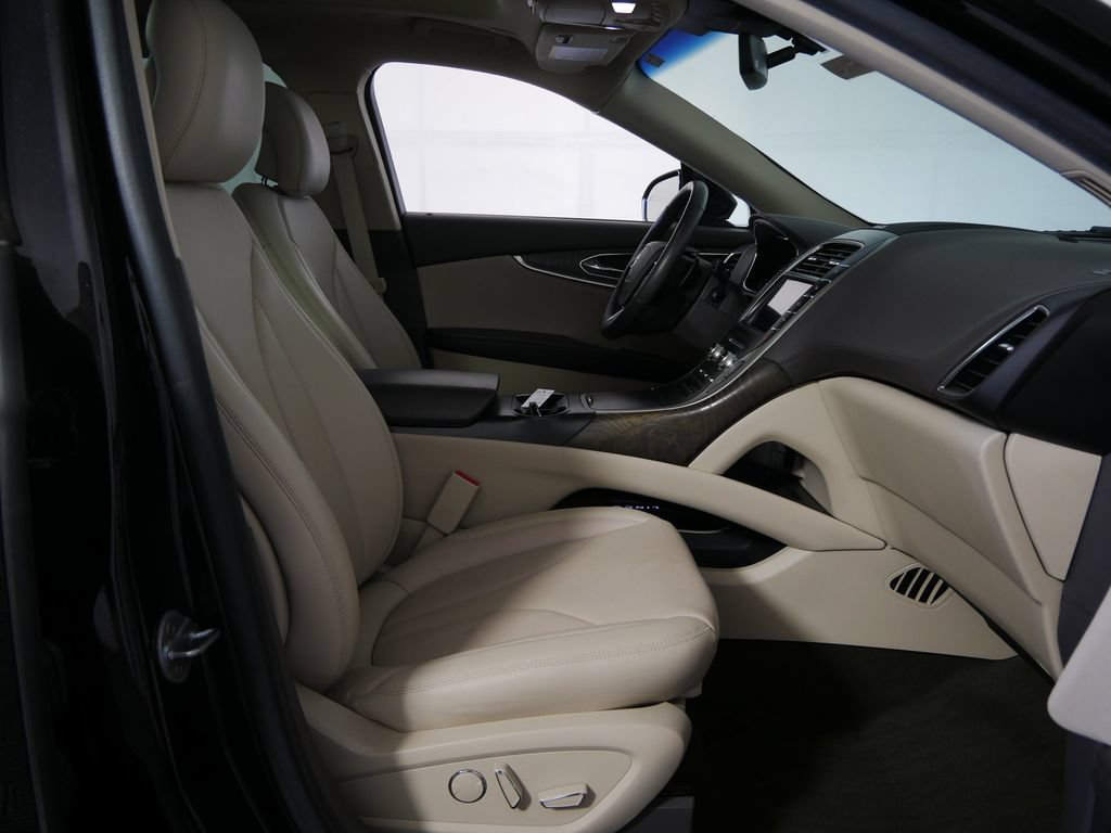 Certified 2019 Lincoln Nautilus Reserve AWD/4WD image 12