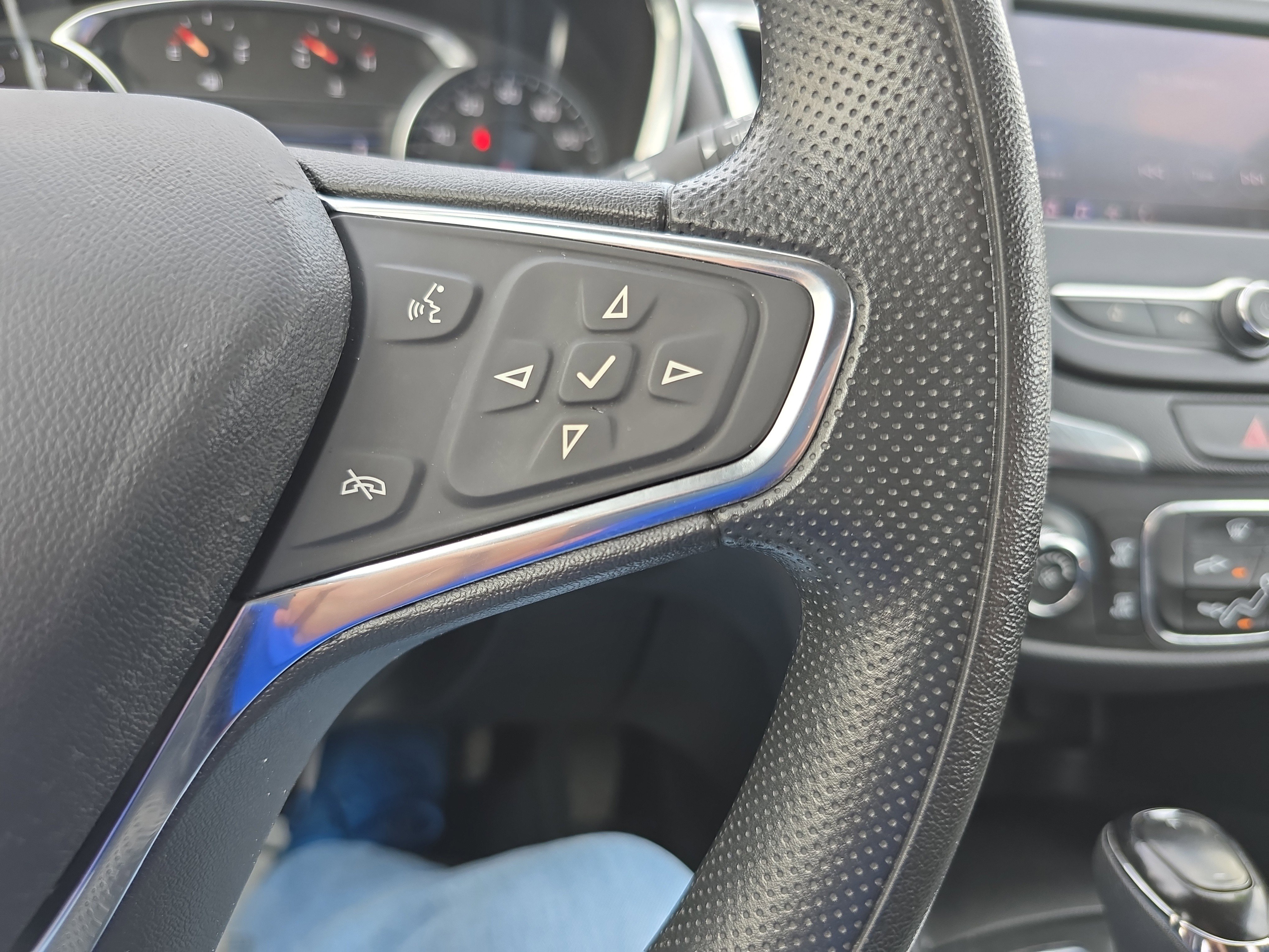 Used 2021 Chevrolet Equinox LT w/ LPO, Cargo Package image 20