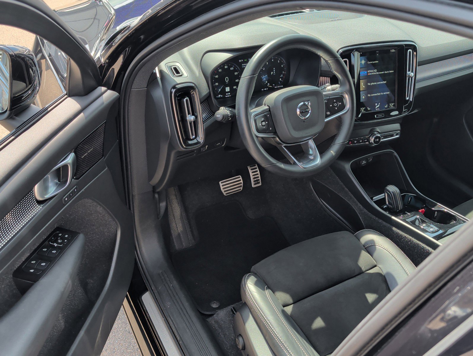 Used 2022 Volvo XC40 T5 R-Design image 10