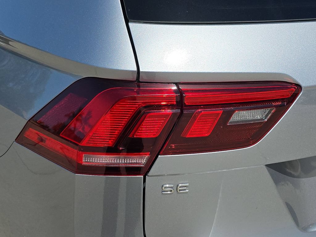 Used 2022 Volkswagen Tiguan SE R-Line FWD image 38