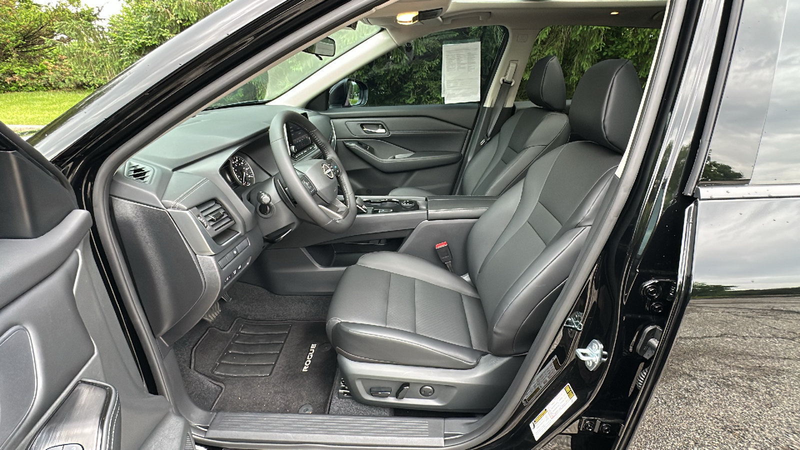 Certified 2026 Nissan Rogue Dark Armor AWD/4WD image 11