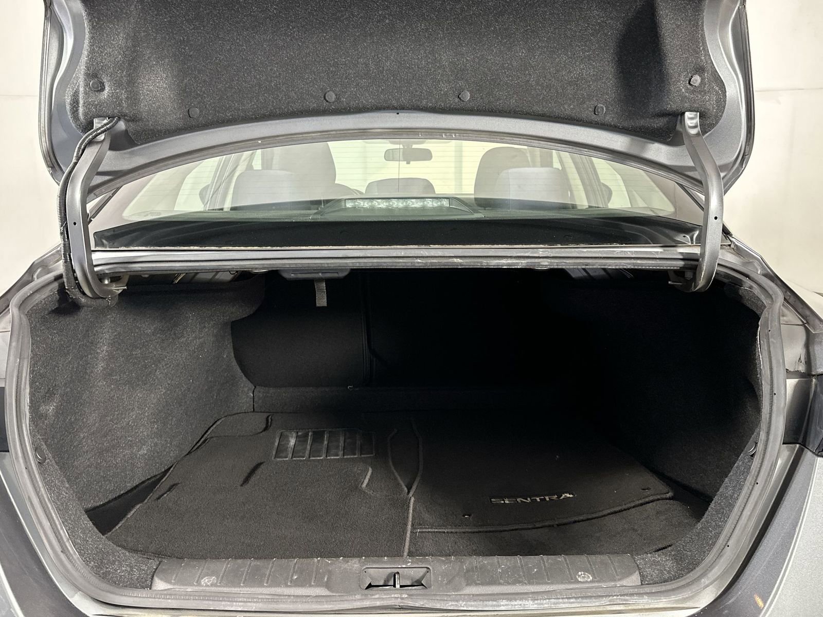 Certified 2021 Nissan Sentra SV w/ Trunk Package FWD image 25