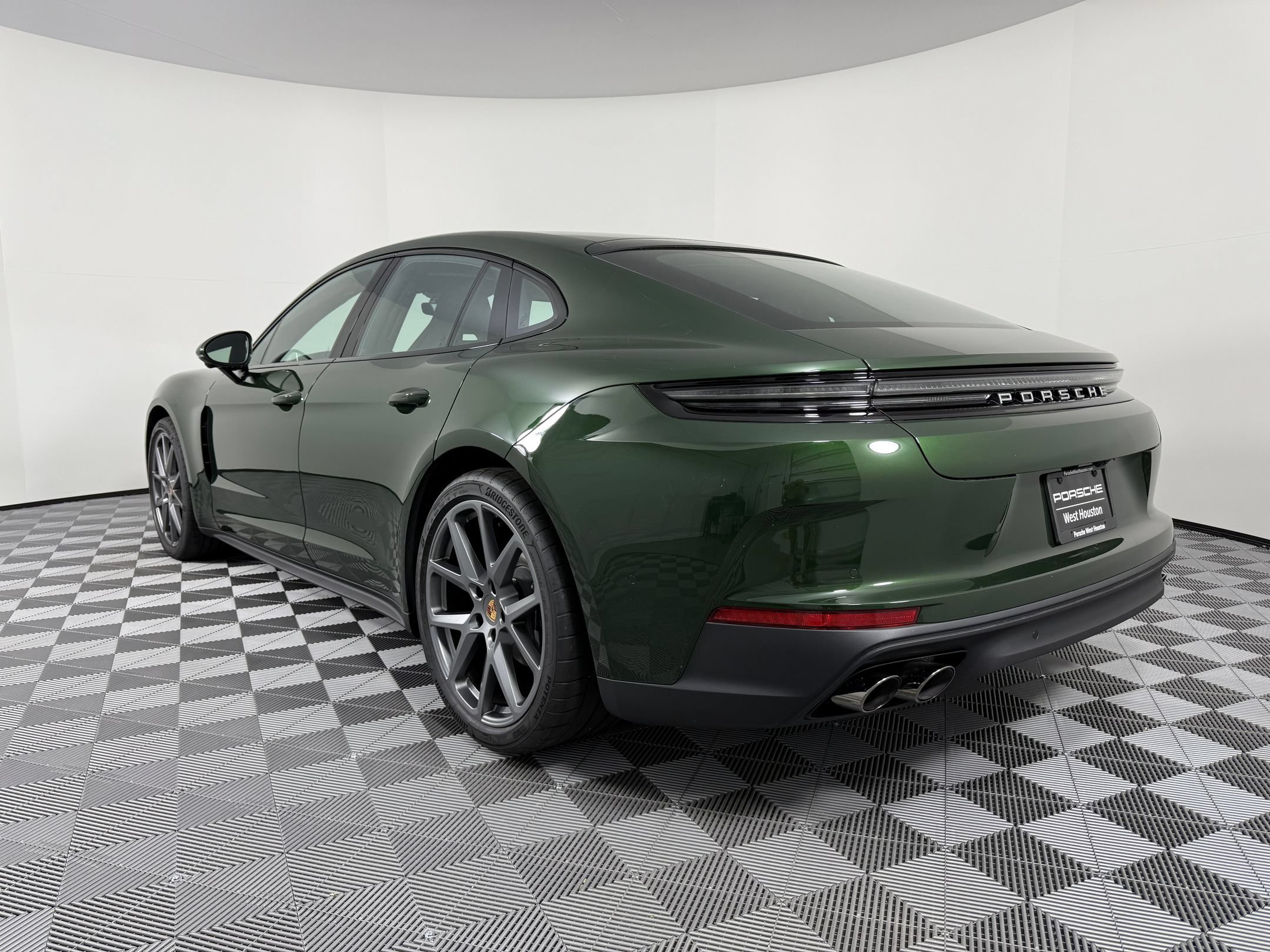 Certified 2026 Porsche Panamera 4 AWD/4WD image 3