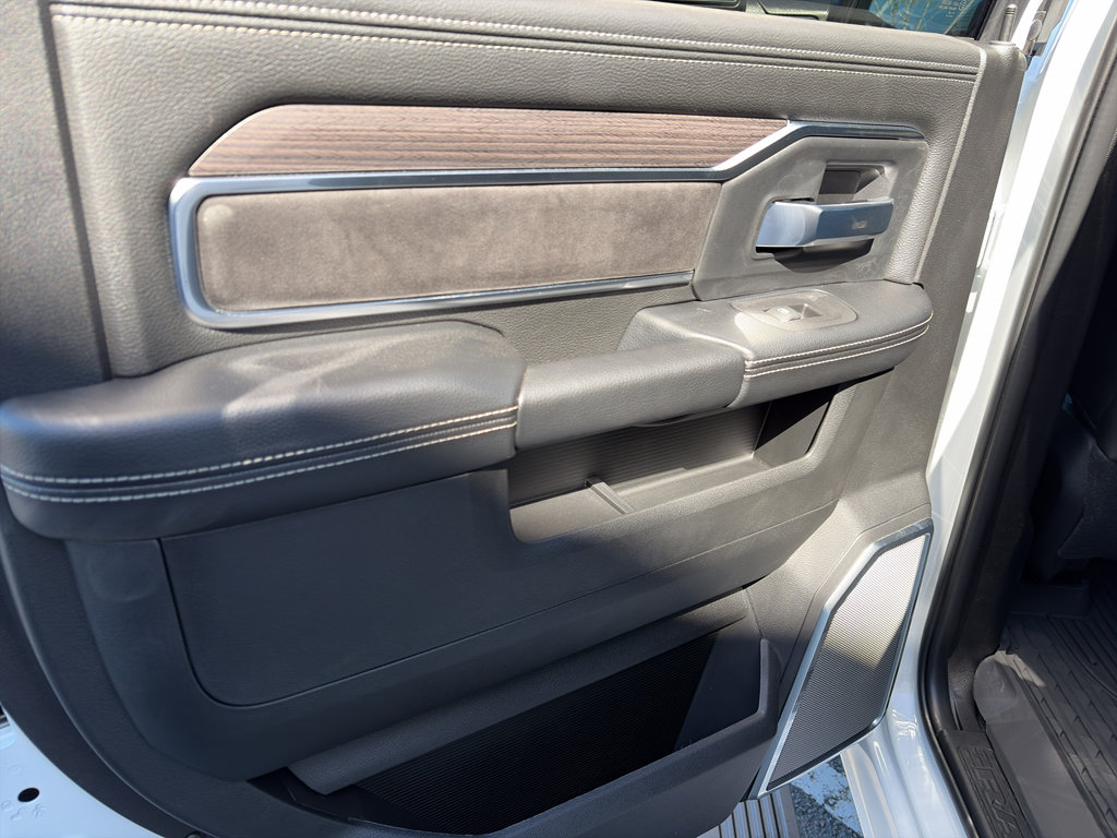 New 2026 RAM 3500 Laramie AWD/4WD image 18