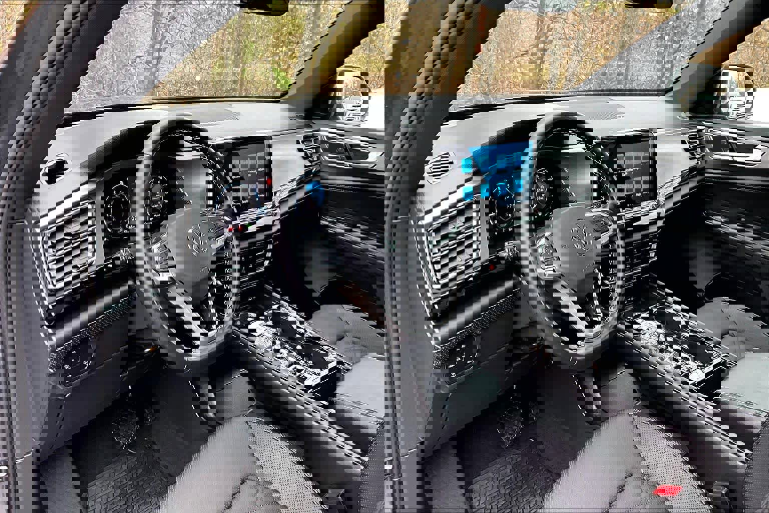 Used 2024 Volkswagen Atlas Cross Sport SE AWD/4WD image 17