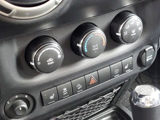 Used 2017 Jeep Wrangler Unlimited Rubicon w/ Cold Weather Group AWD/4WD image 17