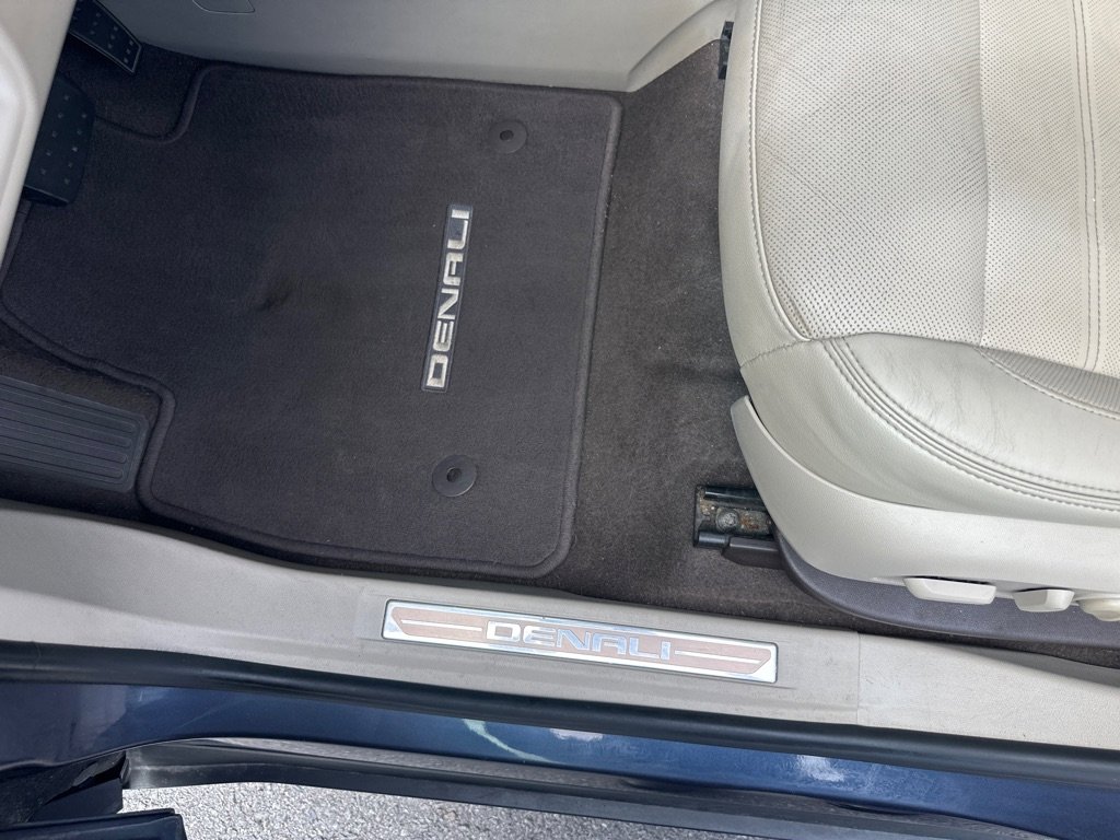 Used 2018 GMC Acadia Denali w/ LPO, Cargo Package image 31