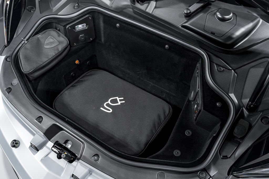 Used 2024 Lamborghini Revuelto AWD/4WD image 42