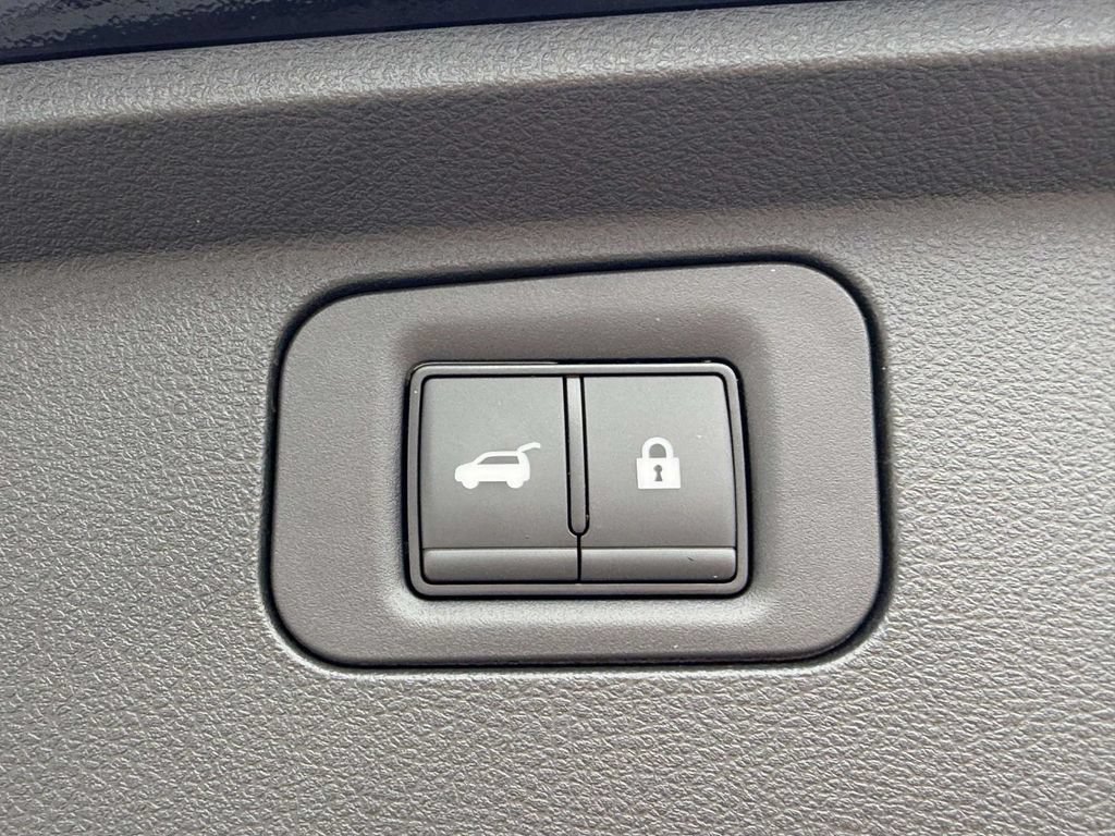 Used 2025 Nissan Armada SL AWD/4WD image 15