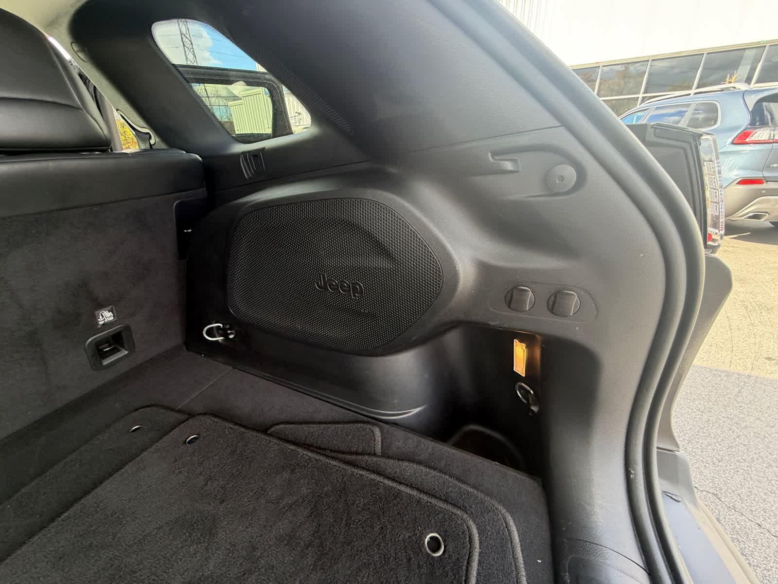 Used 2019 Jeep Cherokee Limited AWD/4WD image 30