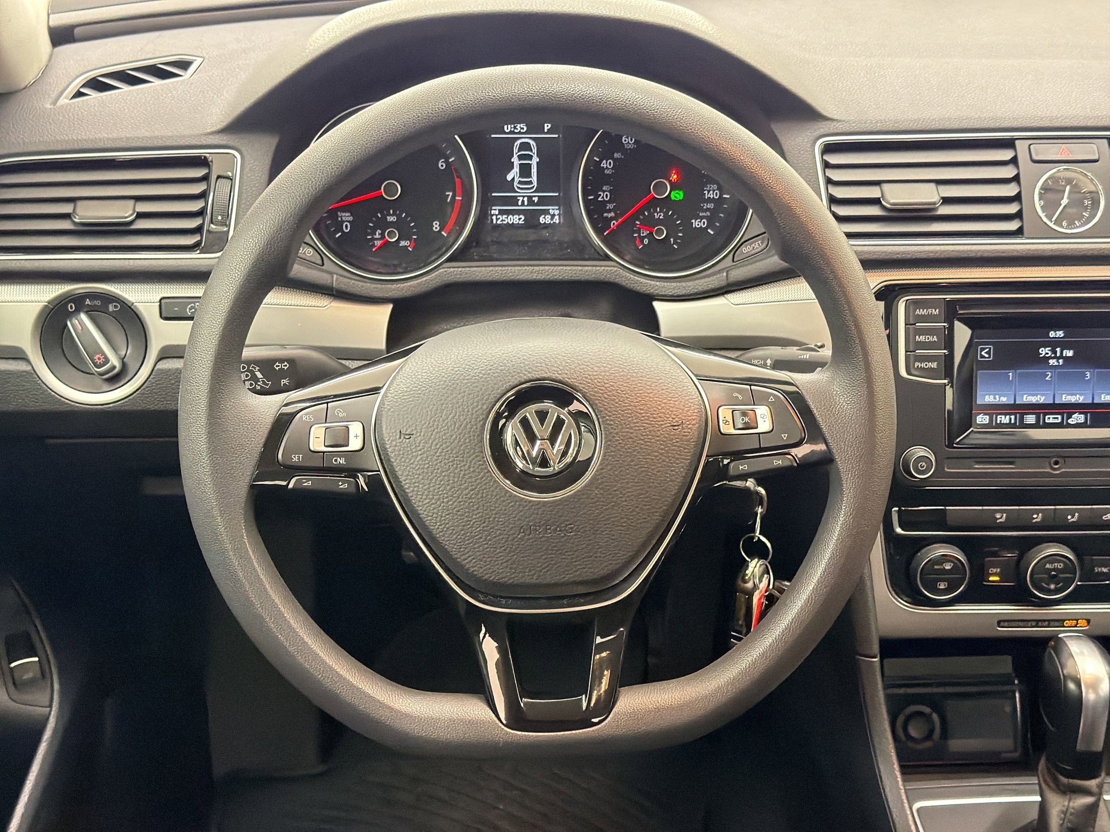 Used 2016 Volkswagen Passat 1.8T R-Line image 16