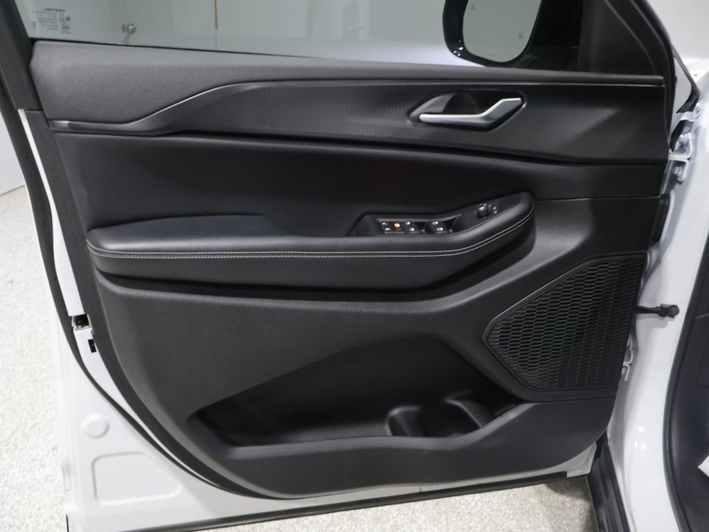 Used 2023 Jeep Grand Cherokee Altitude image 13