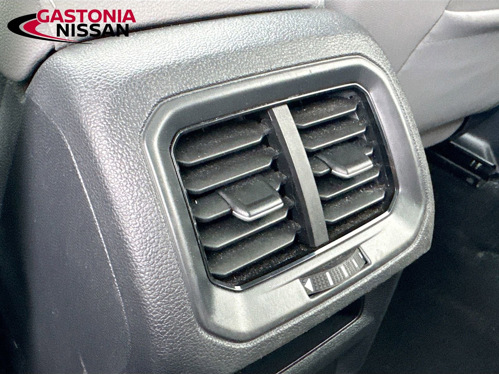 Used 2024 Volkswagen Taos SE image 34