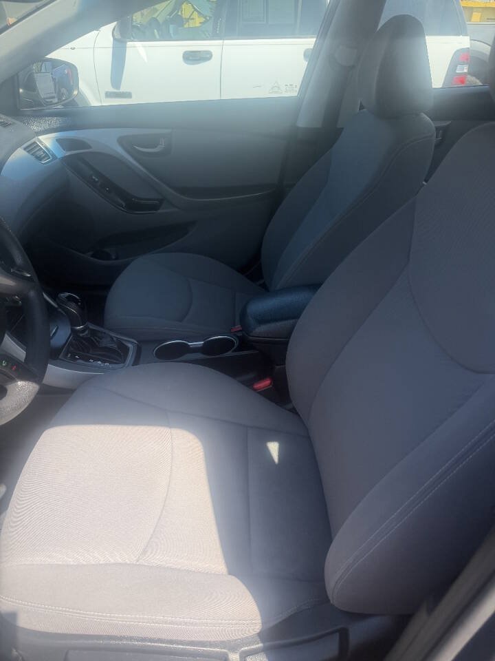 Used 2016 Hyundai Elantra SE w/ Option Group 02 FWD image 3
