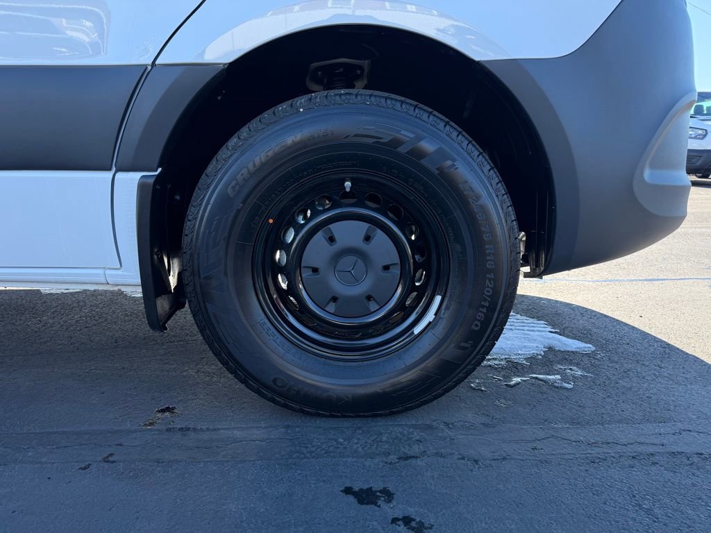 Used 2025 Mercedes-Benz Sprinter 2500 image 14