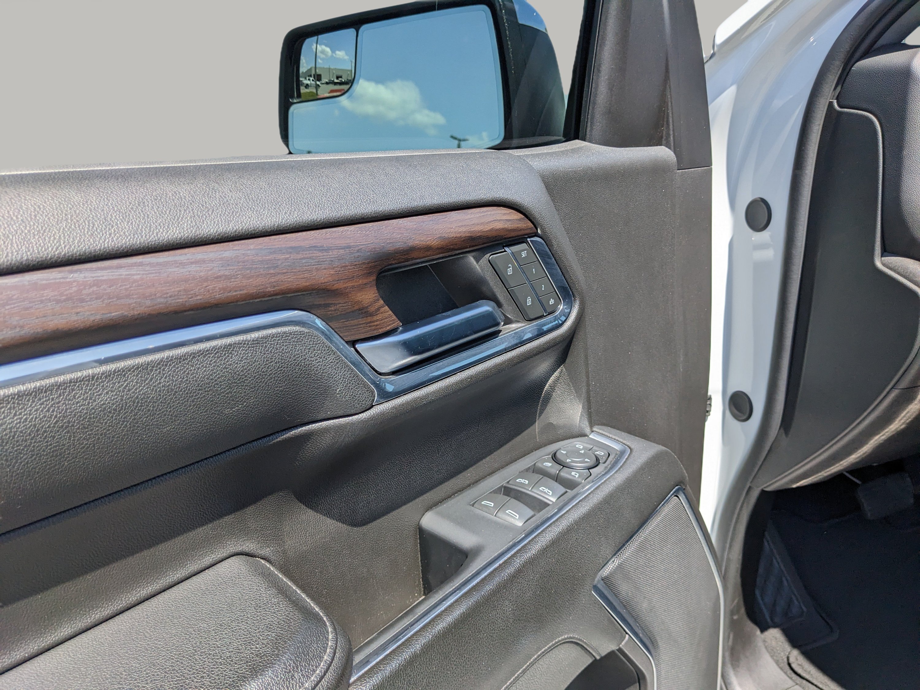 Used 2024 GMC Sierra 1500 SLT RWD image 18