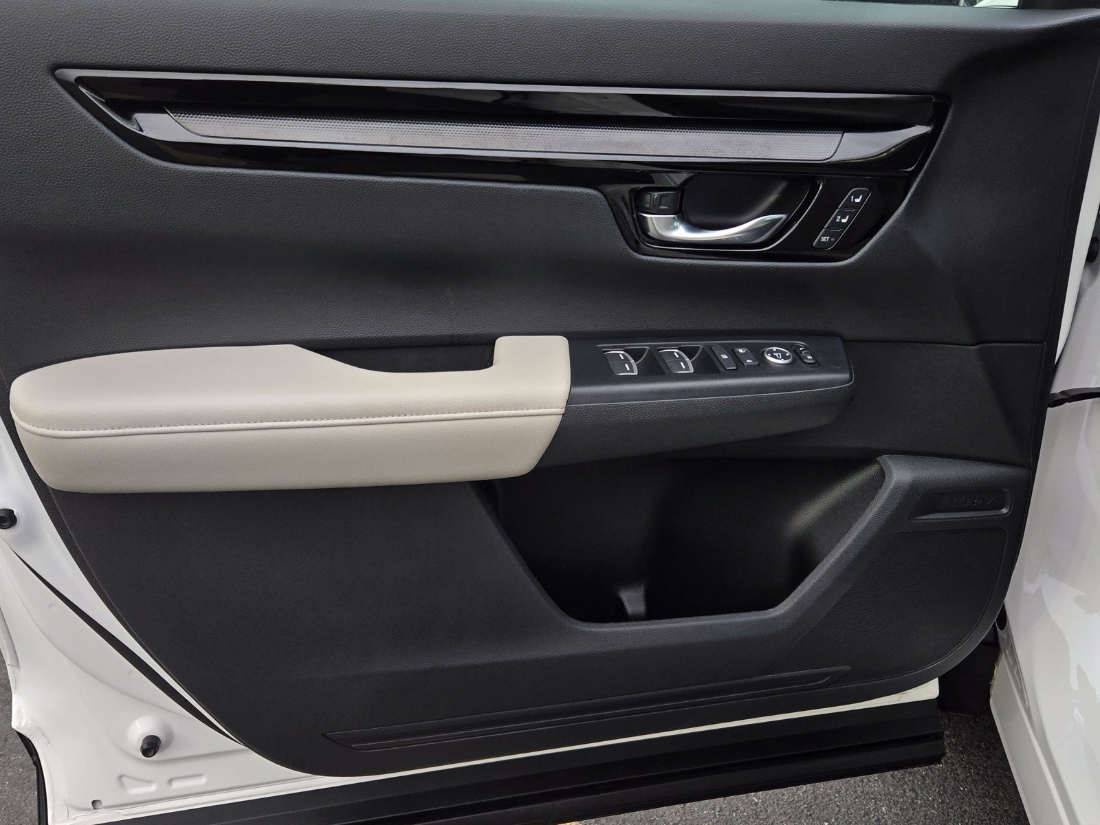 Used 2025 Honda CR-V EX-L image 9