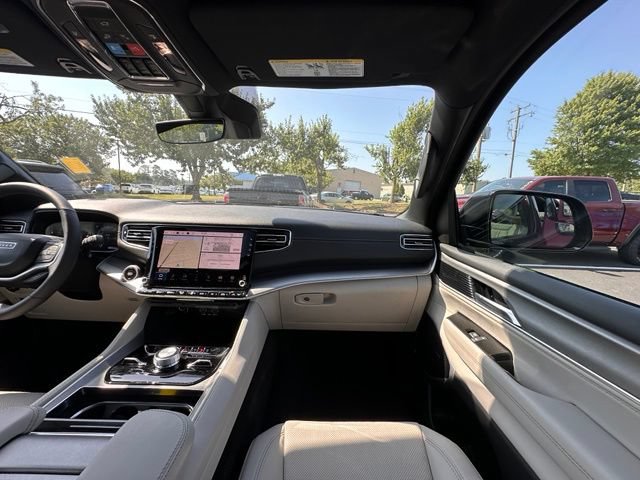 Used 2025 Jeep Wagoneer Series III w/ Premium Group I AWD/4WD image 29
